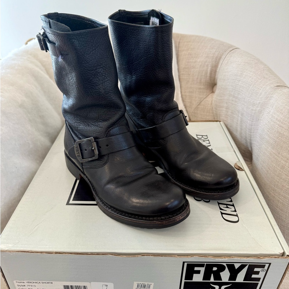 Frye Veronica Black Leather Buckle short boot
